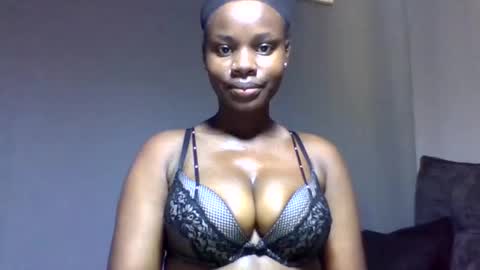Snapshot of squiter_girlie chatting on 01-13-26, 06:40 Squiter online show from 01-13-26, 06:40
