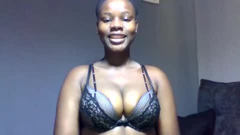 Snapshot of squiter_girlie chatting on 01-14-26, 06:30 Squiter online show from 01-14-26, 06:30