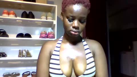Snapshot of squiter_girlie chatting on 02-25-26, 04:44 Squiter online show from 02-25-26, 04:44