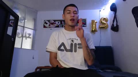 Snapshot of sr_porn01 chatting on 01-09-25, 06:47 sr_porn01 online show from 01-09-25, 06:47