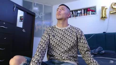 Snapshot of sr_porn01 chatting on 01-17-25, 08:55 sr_porn01 online show from 01-17-25, 08:55