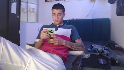 Snapshot of sr_porn01 chatting on 02-14-25, 01:40 sr_porn01 online show from 02-14-25, 01:40