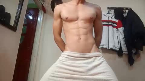 Snapshot of sradicto chatting on 10-14-25, 05:25 Flacofitxx online show from 10-14-25, 05:25