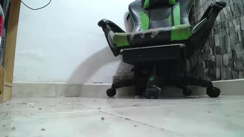 Snapshot of srfindomfeet_ chatting on 04-18-26, 01:42 sr master cum its my old account online show from 04-18-26, 01:42