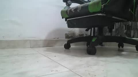 Snapshot of srfindomfeet_ chatting on 06-14-26, 07:05 sr master cum its my old account online show from 06-14-26, 07:05