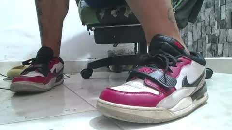 Snapshot of srfindomfeet_ chatting on 06-16-26, 07:27 sr master cum its my old account online show from 06-16-26, 07:27