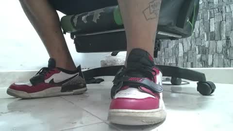 Snapshot of srfindomfeet_ chatting on 06-20-26, 06:49 sr master cum its my old account online show from 06-20-26, 06:49