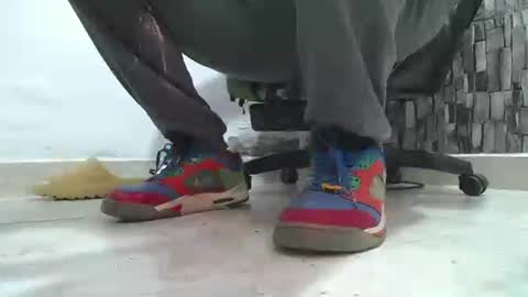 Snapshot of srfindomfeet_ chatting on 06-20-26, 07:16 sr master cum its my old account online show from 06-20-26, 07:16