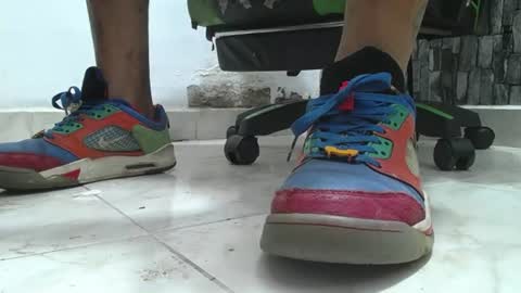Snapshot of srfindomfeet_ chatting on 06-26-26, 12:15 sr master cum its my old account online show from 06-26-26, 12:15