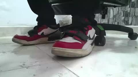 Snapshot of srfindomfeet_ chatting on 06-28-26, 08:48 sr master cum its my old account online show from 06-28-26, 08:48