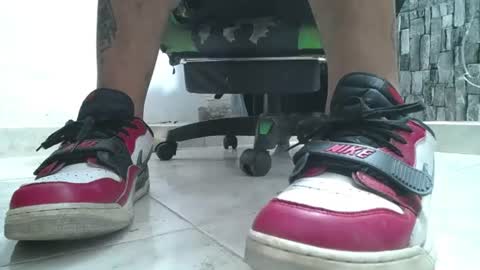 Snapshot of srfindomfeet_ chatting on 06-30-26, 11:28 sr master cum its my old account online show from 06-30-26, 11:28