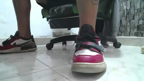 Snapshot of srfindomfeet_ chatting on 07-01-26, 07:46 sr master cum its my old account online show from 07-01-26, 07:46