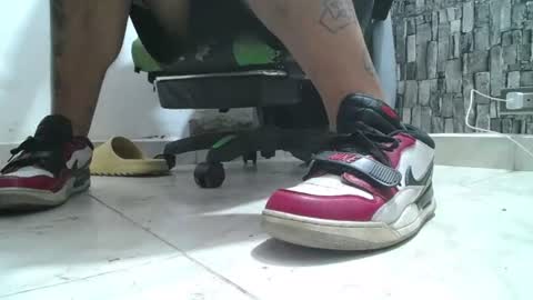 Snapshot of srfindomfeet_ chatting on 07-02-26, 03:23 sr master cum its my old account online show from 07-02-26, 03:23