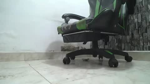 Snapshot of srfindomfeet_ chatting on 07-05-26, 04:19 sr master cum its my old account online show from 07-05-26, 04:19
