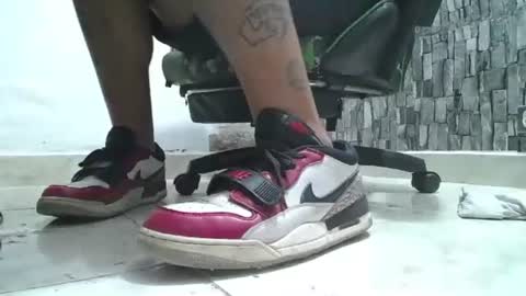 Snapshot of srfindomfeet_ chatting on 07-07-26, 04:15 sr master cum its my old account online show from 07-07-26, 04:15