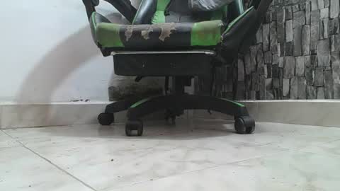 Snapshot of srfindomfeet_ chatting on 07-12-26, 08:22 sr master cum its my old account online show from 07-12-26, 08:22