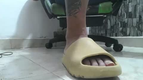 Snapshot of srfindomfeet_ chatting on 07-14-26, 02:05 sr master cum its my old account online show from 07-14-26, 02:05
