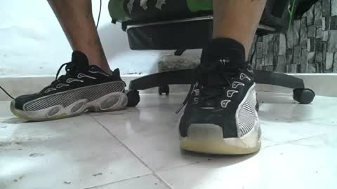 Snapshot of srfindomfeet_ chatting on 07-16-26, 08:04 sr master cum its my old account online show from 07-16-26, 08:04