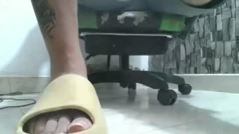 Snapshot of srfindomfeet_ chatting on 07-17-26, 08:57 sr master cum its my old account online show from 07-17-26, 08:57