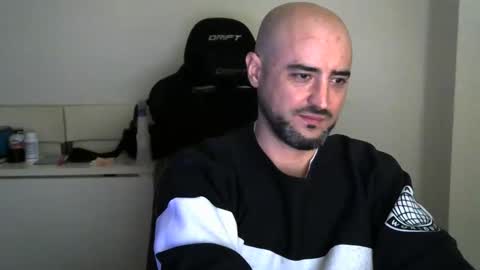 Snapshot of srtramposo chatting on 12-16-25, 12:43 srtramposo online show from 12-16-25, 12:43