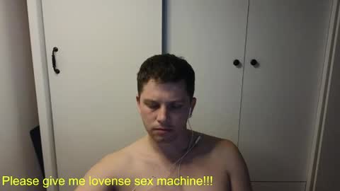 Snapshot of st1vemaster01 chatting on 04-20-26, 03:04 st1vemaster01 online show from 04-20-26, 03:04