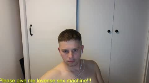 Snapshot of st1vemaster01 chatting on 05-18-26, 02:12 st1vemaster01 online show from 05-18-26, 02:12