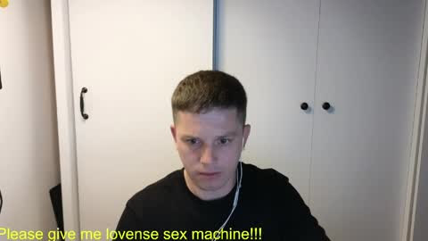 Snapshot of st1vemaster01 chatting on 05-27-26, 02:03 st1vemaster01 online show from 05-27-26, 02:03