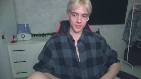Snapshot of st_koshin chatting on 12-28-24, 02:43 Nick Gasai online show from 12-28-24, 02:43