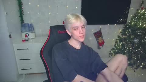 Snapshot of st_koshin chatting on 01-01-25, 02:42 Nick Gasai online show from 01-01-25, 02:42