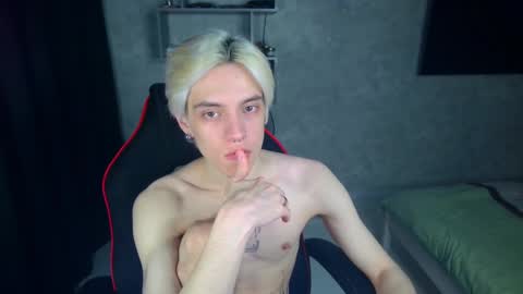 Snapshot of st_koshin chatting on 03-11-25, 01:01 Nick Gasai online show from 03-11-25, 01:01