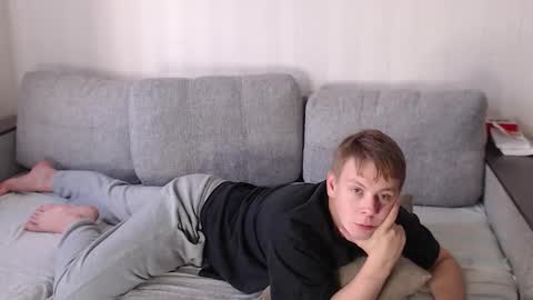 Snapshot of st_rudy chatting on 09-17-25, 02:52 Joe Peach online show from 09-17-25, 02:52