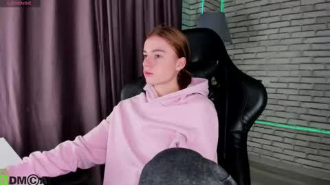 Stacey GMT5 Mo Tu We Th Fr Sa 3am -10am online show from 02-16-26, 01:02