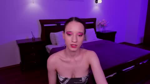 Snapshot of staceycutie chatting on 05-27-26, 08:06 StaceyCutie online show from 05-27-26, 08:06