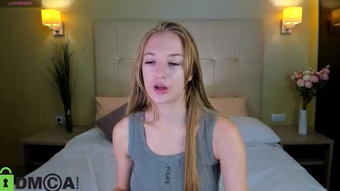 Snapshot of stacy_riiver chatting on 09-15-25, 07:52 Stacy Mon Tue Wed Thu Fri Sun GMT GMT 3 1000am - 0400pm  online show from 09-15-25, 07:52