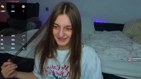 Snapshot of stacy_sexylips chatting on 07-12-26, 03:14 Sexy lips online show from 07-12-26, 03:14