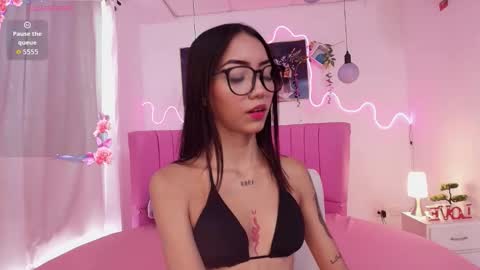Snapshot of stacy_vegas chatting on 10-21-25, 02:18 estecy online show from 10-21-25, 02:18