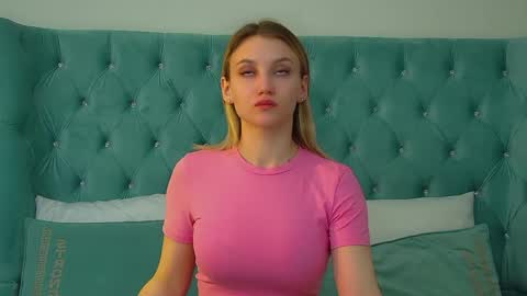 Snapshot of stacyevancesss chatting on 05-04-26, 06:37 StacyEvances online show from 05-04-26, 06:37