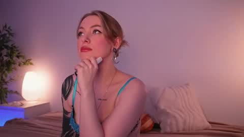 Snapshot of stanovaya300kg chatting on 02-16-26, 01:07 Kristina online show from 02-16-26, 01:07