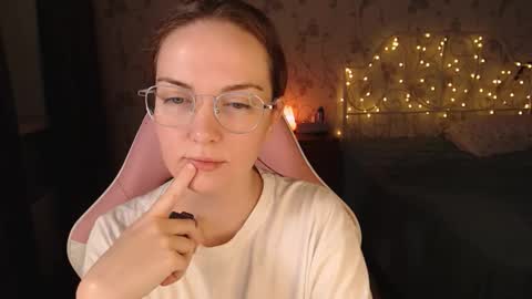 Snapshot of star_shopping chatting on 12-23-24, 12:52 Alice online show from 12-23-24, 12:52