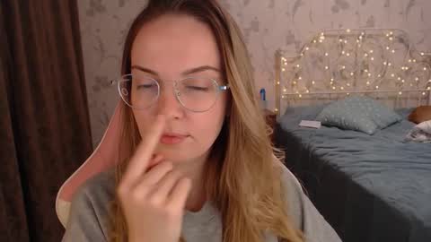 Snapshot of star_shopping chatting on 12-27-24, 11:50 Alice online show from 12-27-24, 11:50