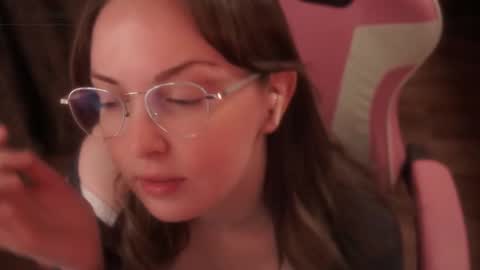 Snapshot of star_shopping chatting on 10-27-25, 10:25 Alice online show from 10-27-25, 10:25