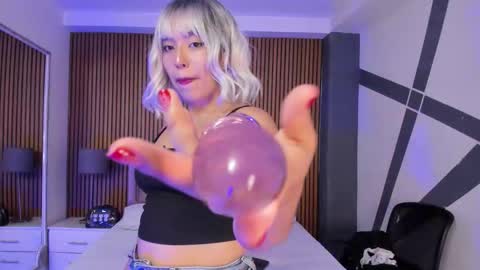 Snapshot of starbutterflyy_ chatting on 10-27-25, 04:16 STAR online show from 10-27-25, 04:16