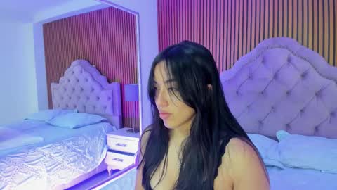 Snapshot of starbutterflyy_ chatting on 11-24-25, 04:01 STAR online show from 11-24-25, 04:01