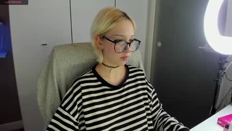 Snapshot of starelli chatting on 05-09-26, 08:25 Kate online show from 05-09-26, 08:25