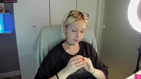 Snapshot of starelli chatting on 05-12-26, 08:50 Kate online show from 05-12-26, 08:50
