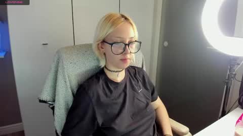Snapshot of starelli chatting on 05-14-26, 08:26 Kate online show from 05-14-26, 08:26