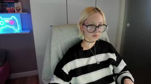 Snapshot of starelli chatting on 05-16-26, 09:13 Kate online show from 05-16-26, 09:13