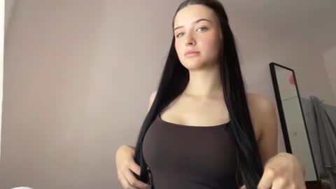 Snapshot of starlabieler chatting on 06-13-26, 10:24 Lola online show from 06-13-26, 10:24