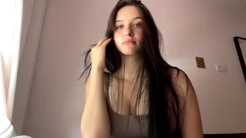 Snapshot of starlabieler chatting on 06-19-26, 10:19 Lola online show from 06-19-26, 10:19