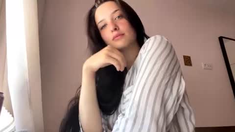 Snapshot of starlabieler chatting on 06-26-26, 10:41 Lola online show from 06-26-26, 10:41